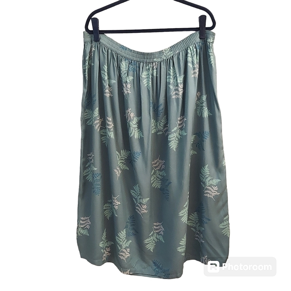 VINTAGE TWO TWENTY Sage Green Leaf Patterned PullOn Unlined Midi Skirt